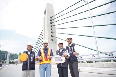 01-歷經兩代情牽-東勢埤豐橋-終將完工-埤頭里長感謝市府建設局圓父親遺願_0