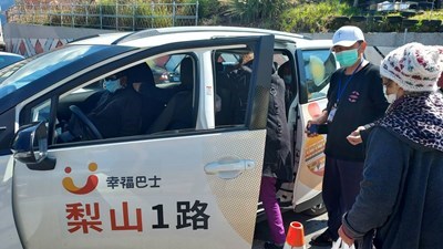 梨山幸福巴士以在地人服務在地人精神-提供當地基本民行需求_0