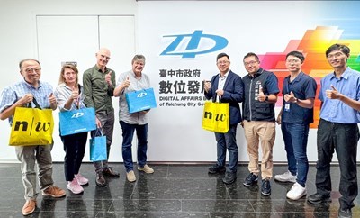 市府團隊與訪團合影