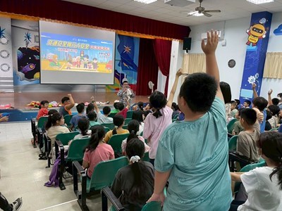 市府也持續進行道安宣導-透過校園-婦女會-社區等據點推廣交通安全知識 (1)