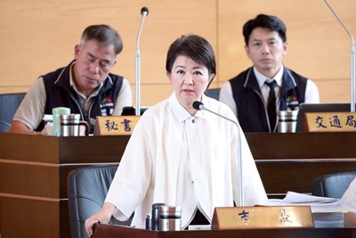 議員批中央公布公車事故傷亡人數有落差-盧市長籲政府執政務必公平公開