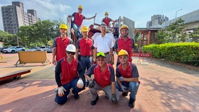 花蓮災民call-in寶之林-家具超人滿載希望再度出發