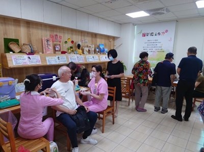 衛生局呼籲高風險族群儘速完成流感疫苗-新冠疫苗接種