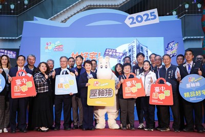 中台完元宵主燈角色一起參與台中購物節