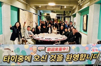 觀旅局及韓國貴賓雙方於晚宴中合影交流