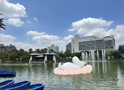 01-台中公園週末迎神秘嘉賓-漂浮-姆明-為中台灣燈會揭開序幕