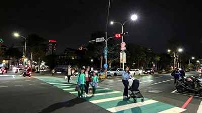 01-點亮城市賺-綠金-台中首案路燈換裝取得碳權-減碳效益等同種百萬棵樹_0