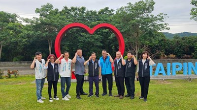 環保局局長與太平區副區長及福隆里長參觀福隆綠地