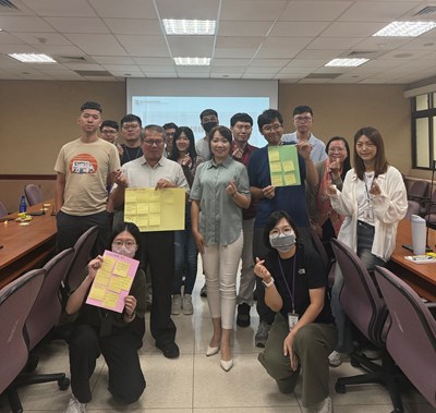 黃主任秘書到場參訓並與陳舒芳老師及同仁大合照_0