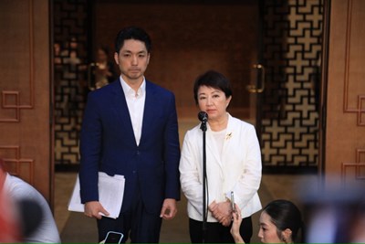盧市長赴行政院提-兩大建言-籲中央地方攜手重拾食安信心