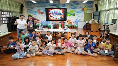 戲劇詮釋力-角色魔法師-講師帶領五福國小學生認識不同樂器的音色及所代表的角色