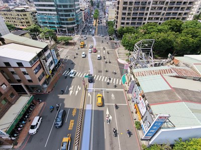 市府於北區中清太原路口左轉車道設置彩色標線-導引左轉車流提前確認行駛路徑