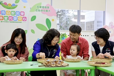 社會局長廖靜芝與親子手作互動_0