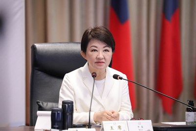 迎教師節展八年教育成果-盧市長宣布-中市敬師禮券翻倍至2-000元-加倍心意感謝教育夥伴