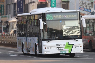 市府依通學搭乘情形調整路線與班次-民眾搭乘無明顯差異-運輸資源更有效利用
