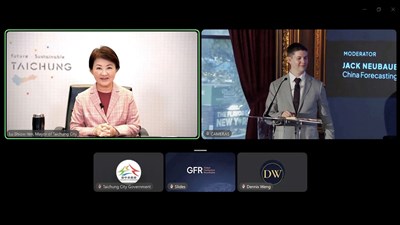 論壇主持人以-台灣未來的領導人選-向全球政商菁英介紹盧市長登場